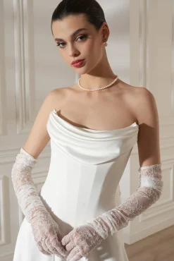 Full Finger Lace Gloves In Ivory