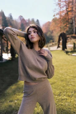 Huda V-Neck Cashmere Sweater In Sesame