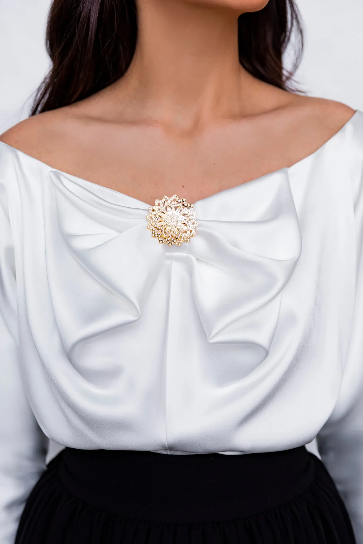 Lotus Brooch - Gold With Crystals